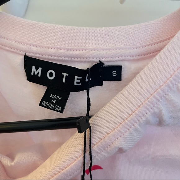 MOTEL SHRUNK TEE BABY PINK PARADISE DOLPHIN princess Polly - Picture 7 of 9